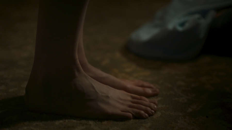 Круглая сексуальная попка и стройные ножки - это лишь малая часть того что украшает Джоди Фостер. А какая у нее грудь
