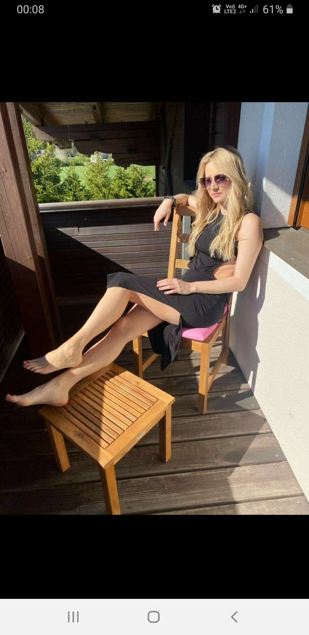 Melissa Naschenweng Feet