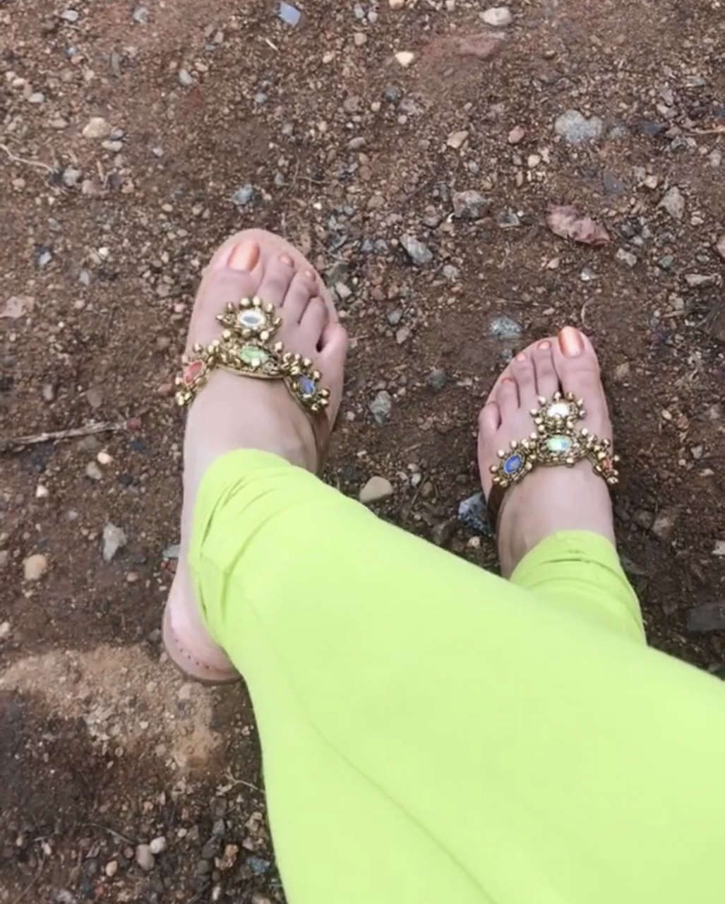 Mirnalini Ravi Feet