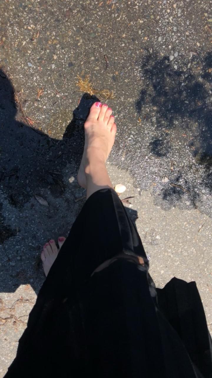 Chelsey Reist Feet