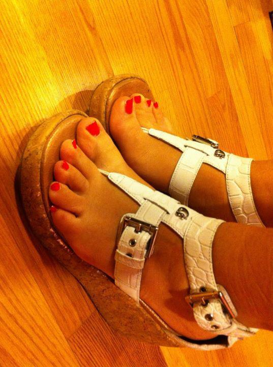 Gabriela Barros Feet