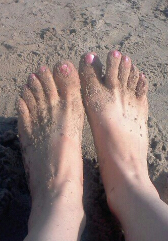 Mara Wilson Feet