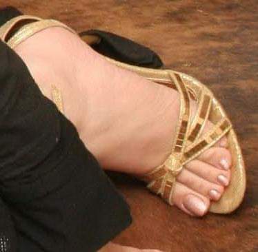 Niousha Zeighami Feet