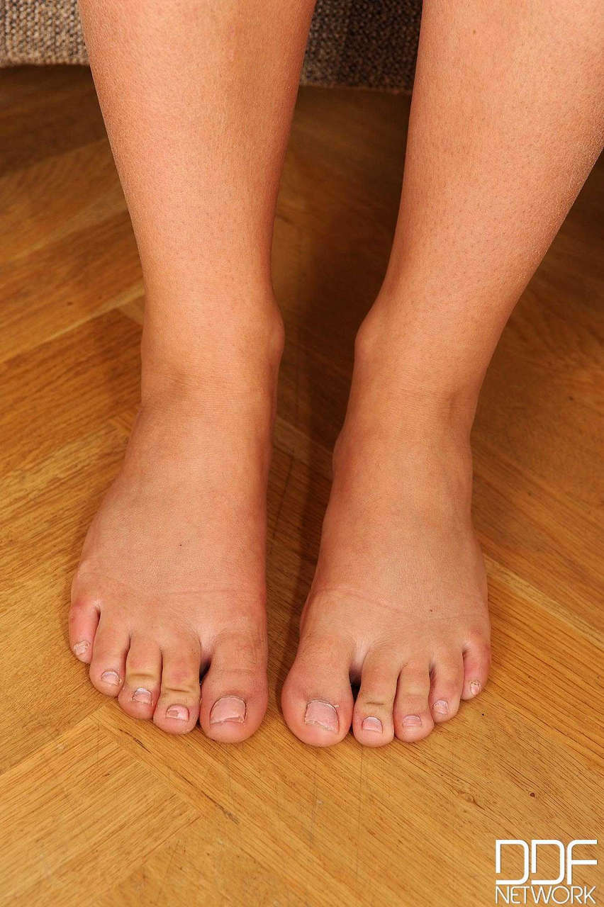 Frida Stark Feet