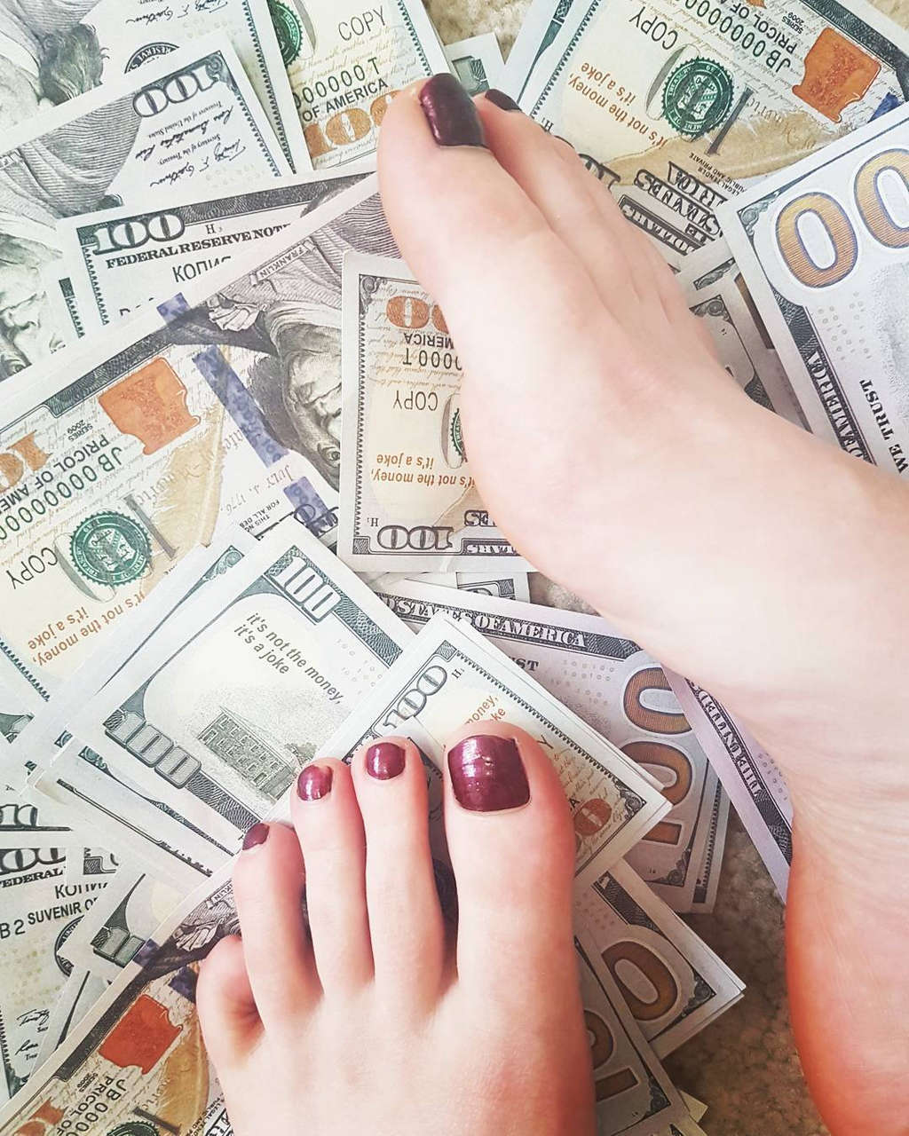 Lux Lives Feet