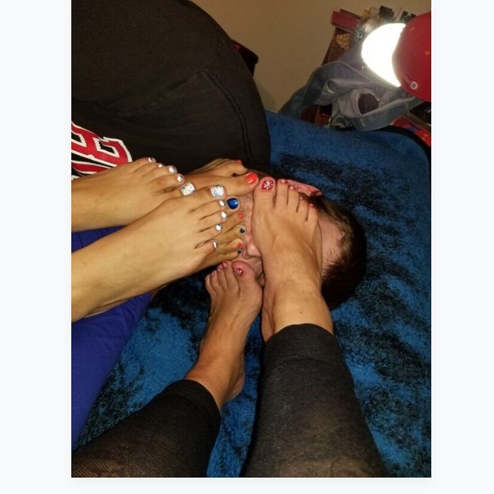 Nikki Feetz Feet
