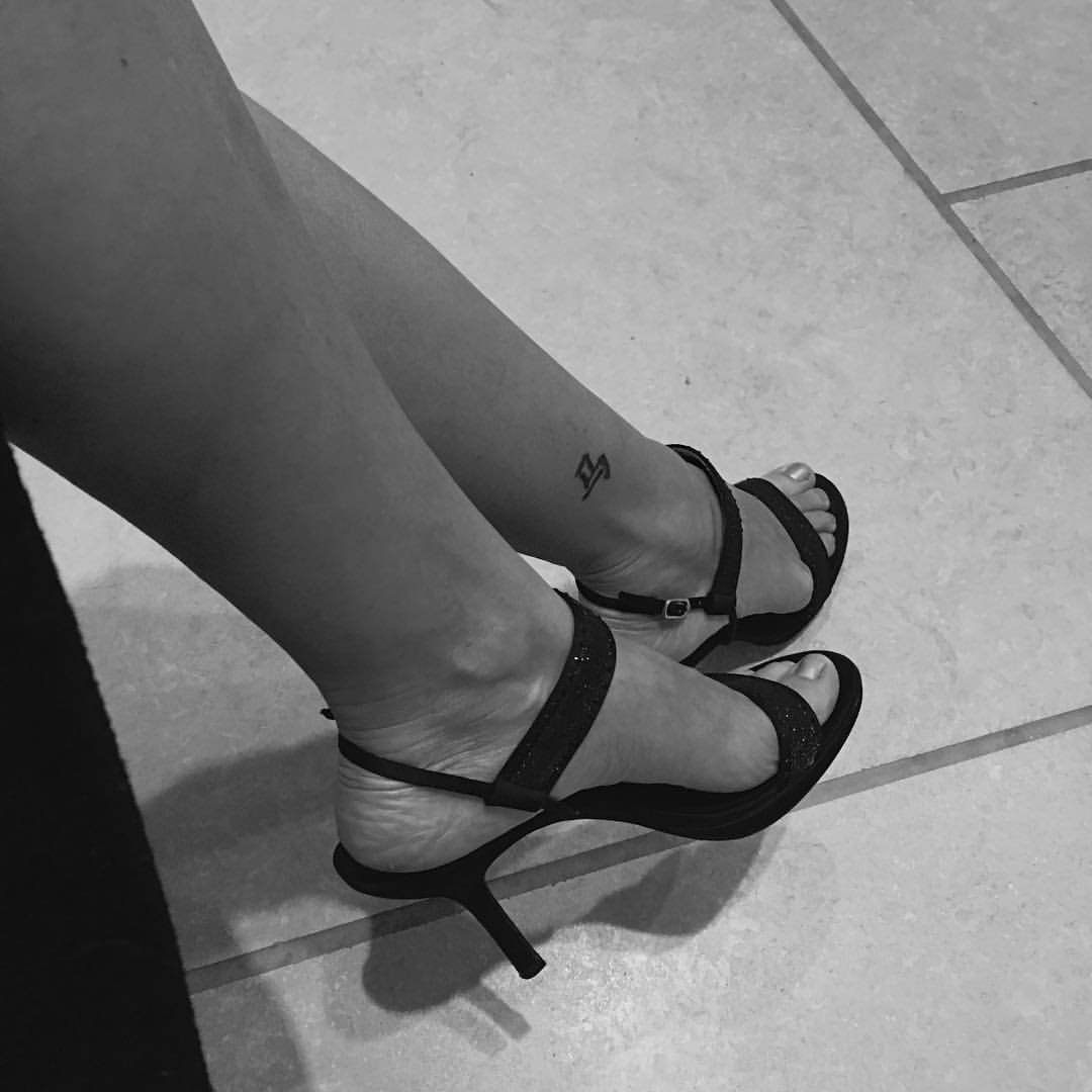 Zoey Holloway Feet. 