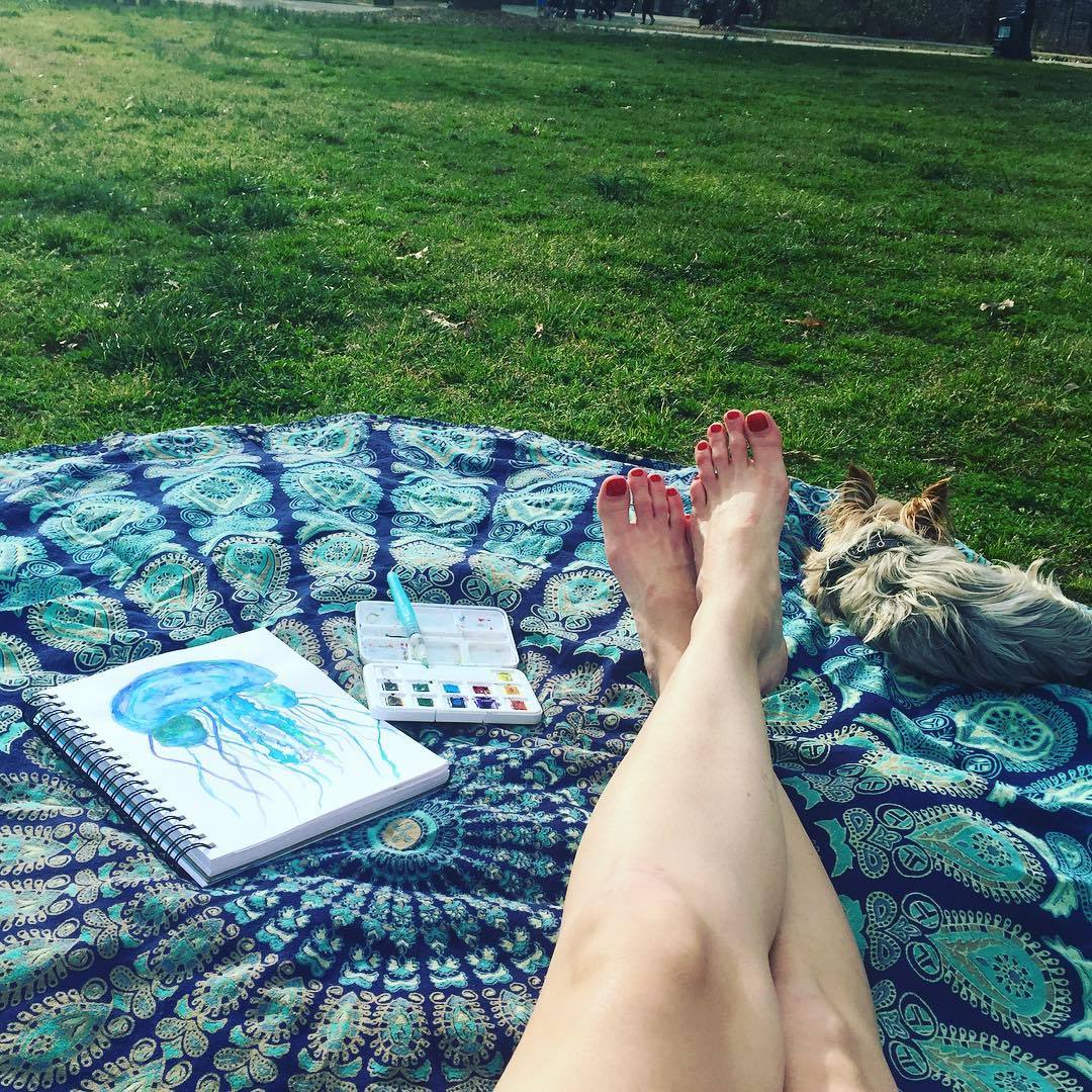Aimee Teegarden Relaxing Her Sexy Feet I