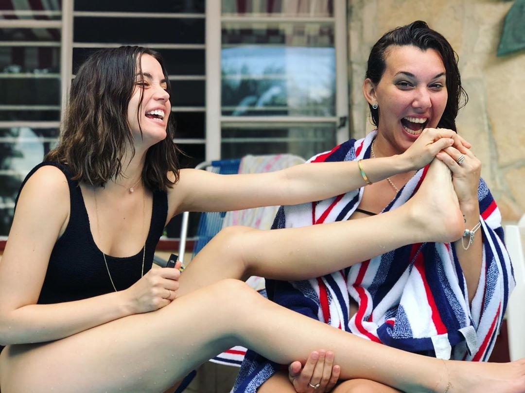 Ana De Armas With A Hungry Bff Feet Toes Footfetis