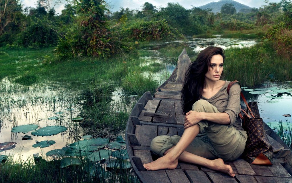 Angelina Jolie On A Boat Feet Toes Footfetis