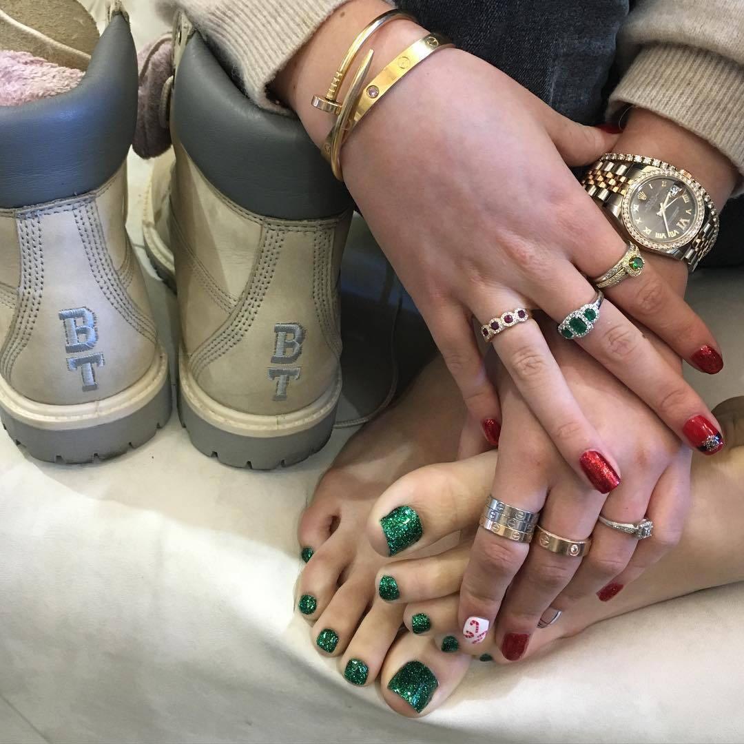 Bella Thorne Green Glitter Toes Hq Feet Toes Footfetis