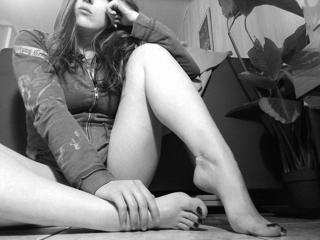 Bored Little French Girl Feet Toes Footfetis