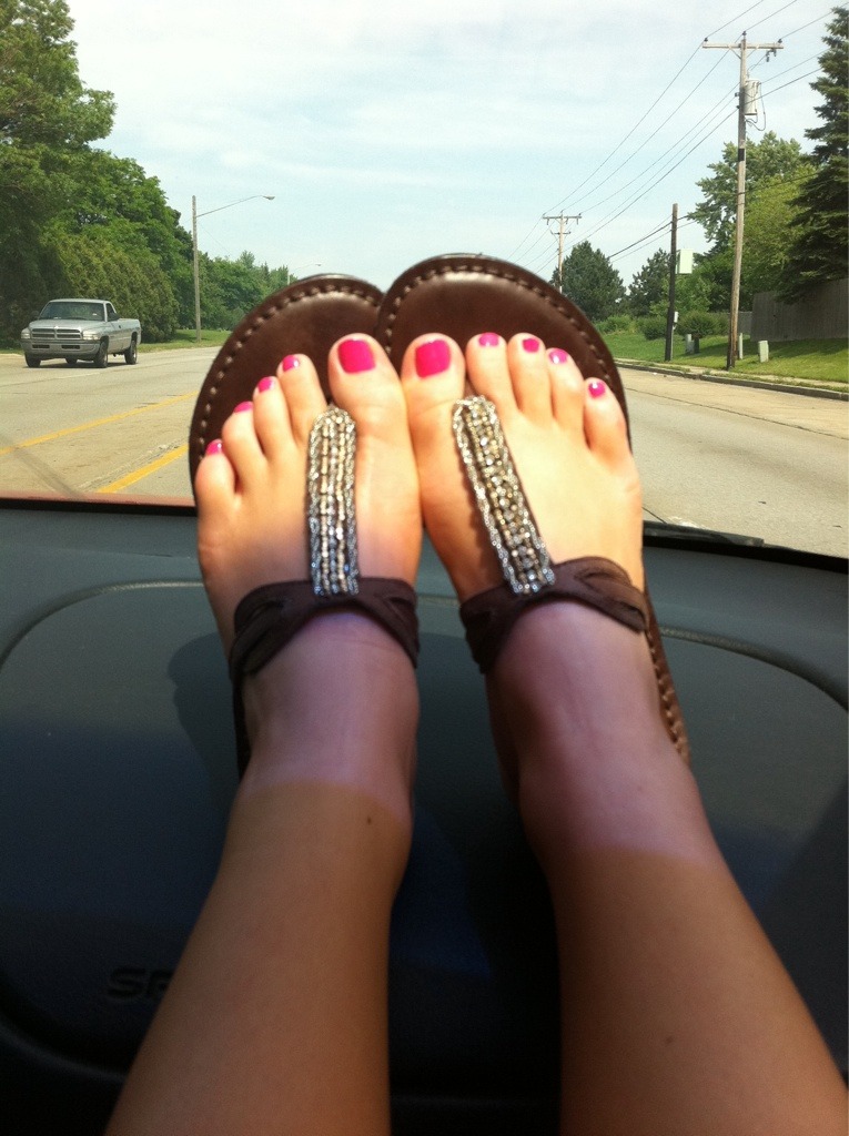 Bree Olsons Sexy Dashboard Toes In Appreciation Fee