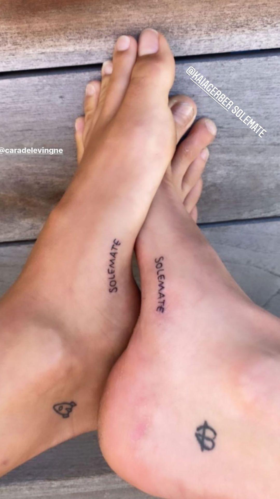 Cara Delevingne And Kaia Gerber Feet Toes Footfetis