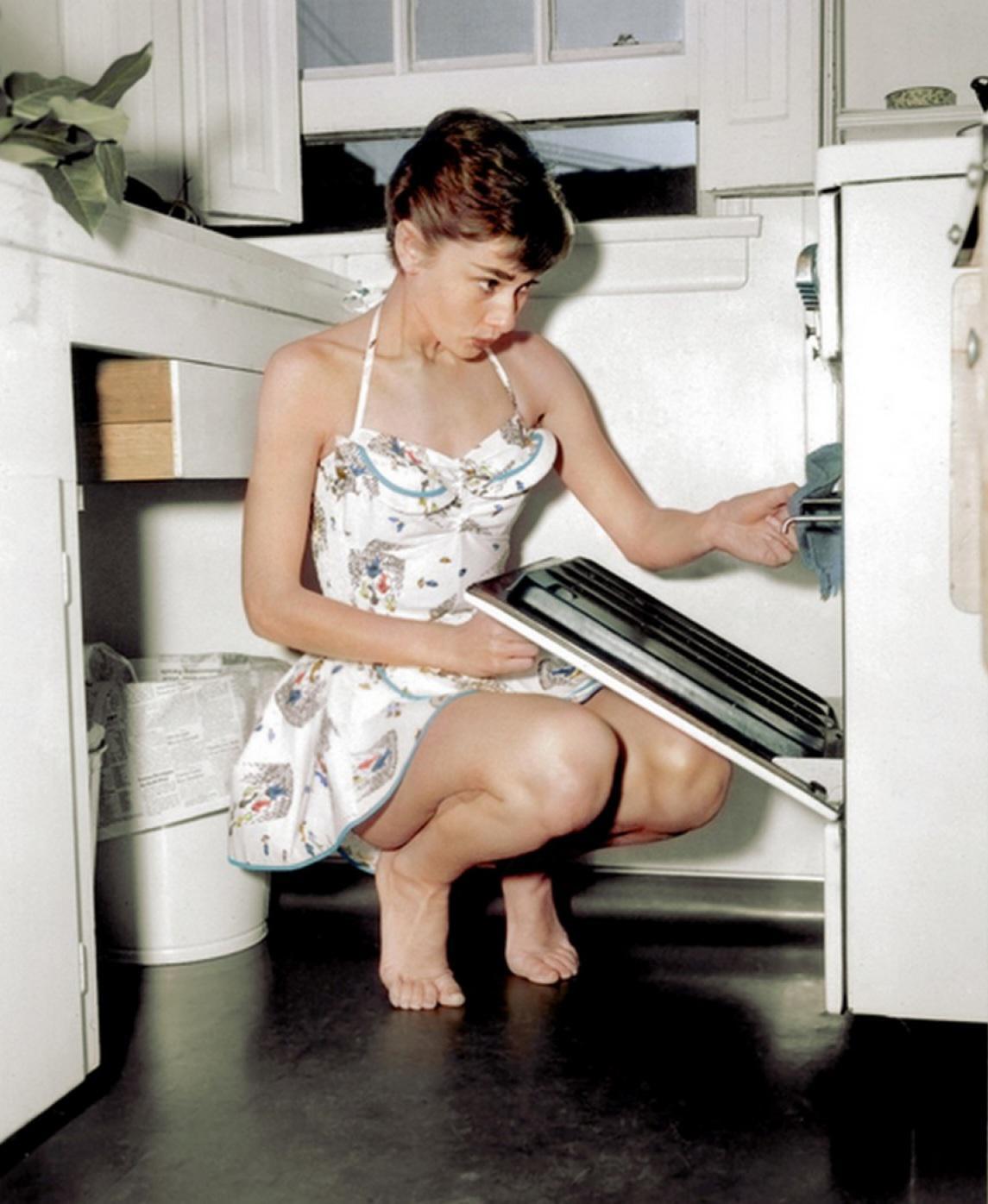 Classy Audrey Hepburn In 1954 Feet Toes Footfetis