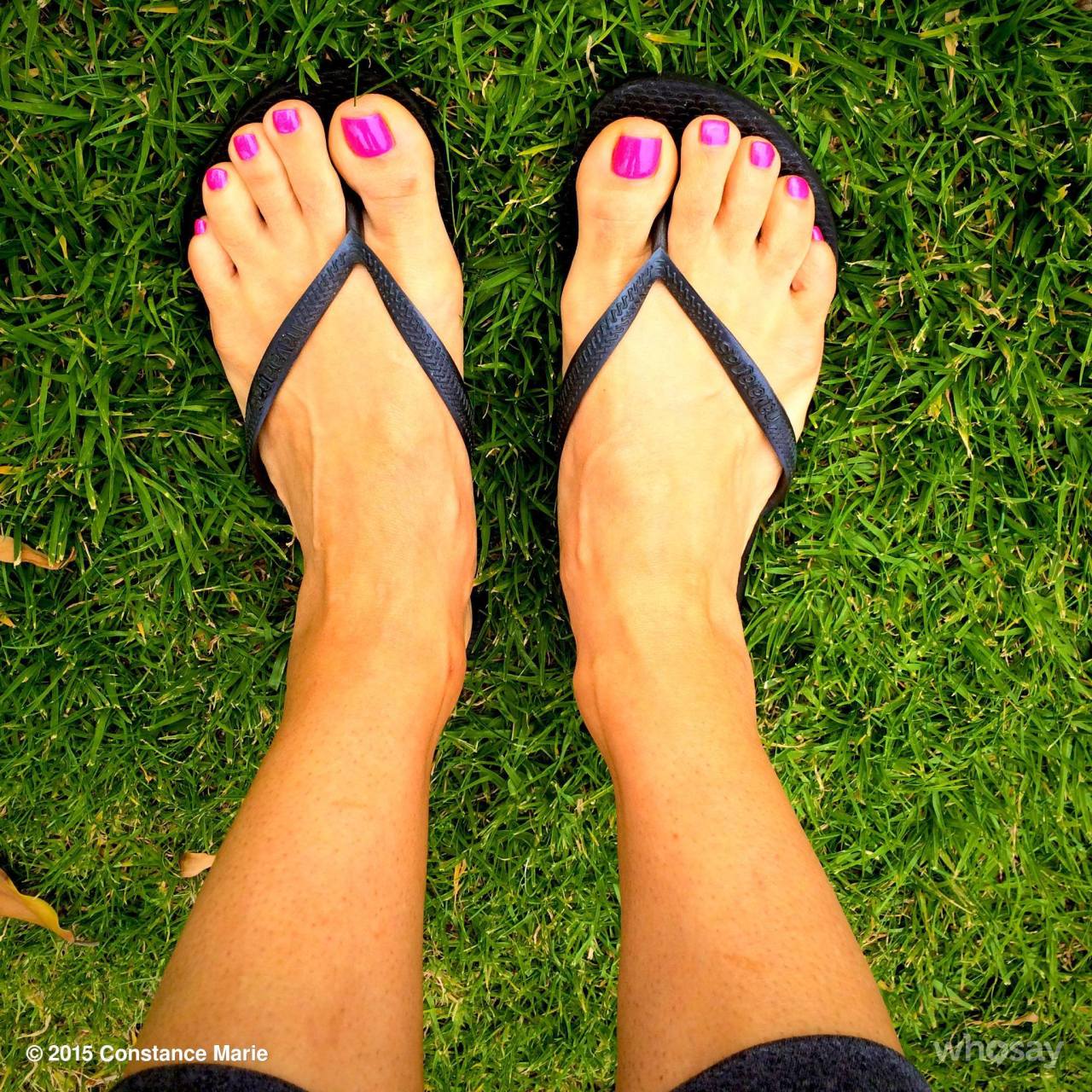 Constance Maries Sexy Pink Toes In Flip Flops In Fee