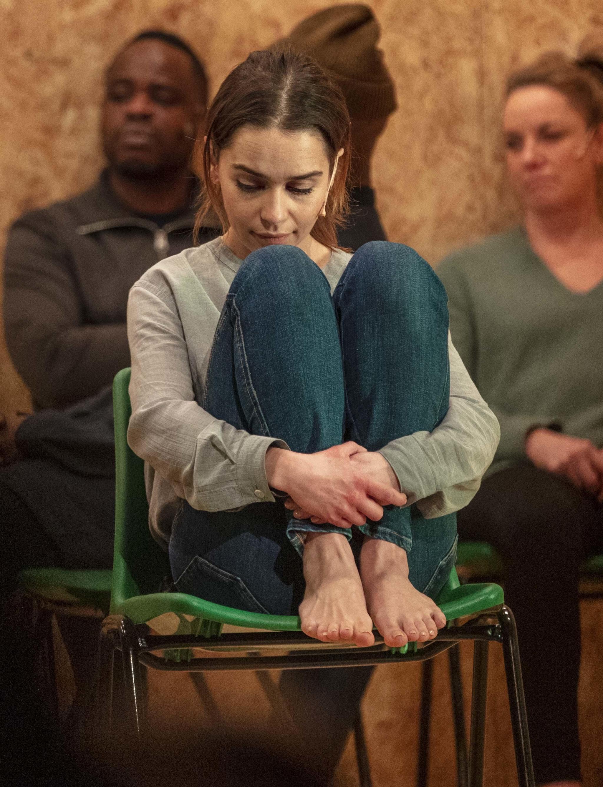 Emilia Clarke Deserves All The Love Just Look At Feet Toes Footfetis