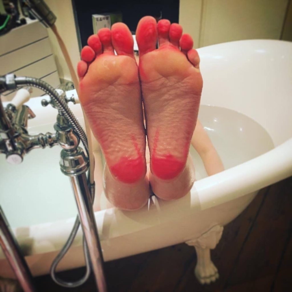 Emilia Clarks Red Soles Feet Toes Footfetis