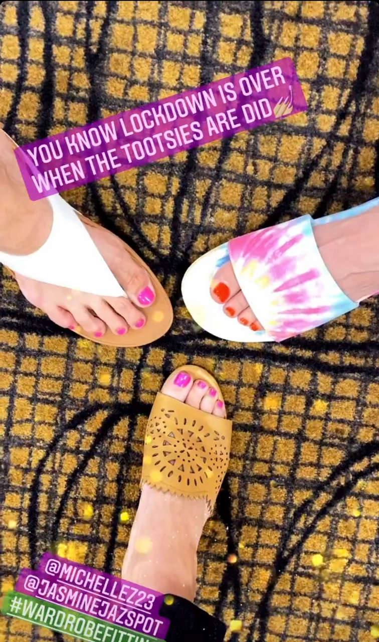 Erin Karpluk Feet