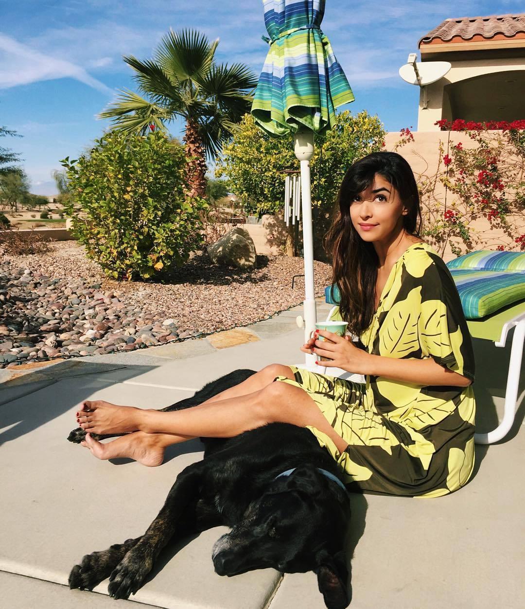 Hannah Simone From The New Girl Feet Toes Footfetis