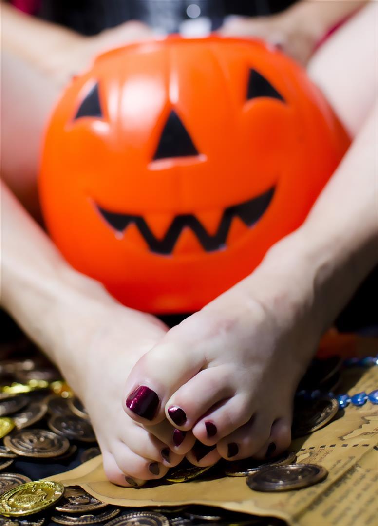 Happy Sexy Halloween Fee
