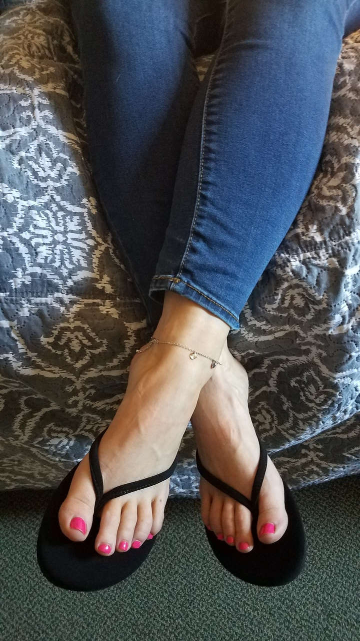 Here Is Another Cute Pair Of Sandals My Pretty Fee
