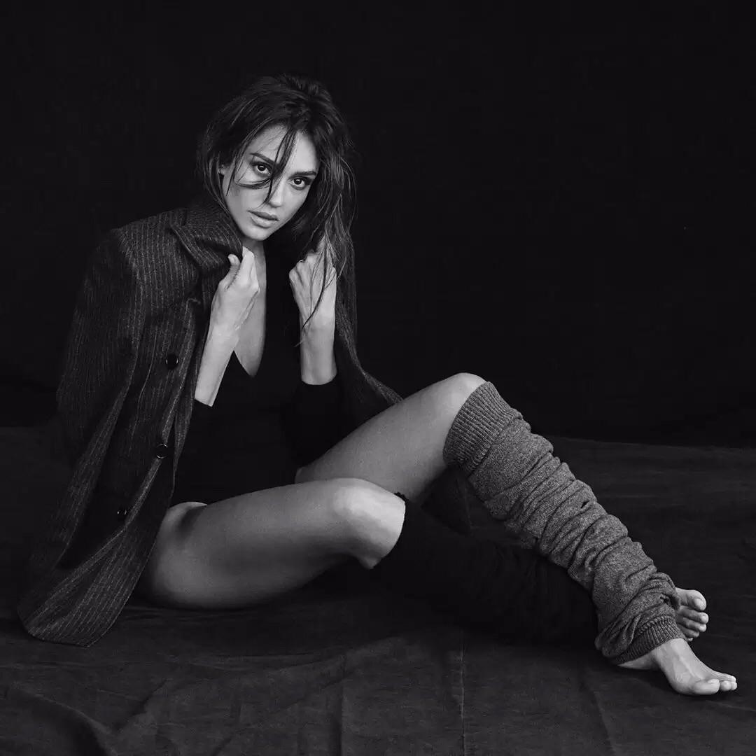Jessica Alba Bazaar Magazine 2019 Feet Toes Footfetis