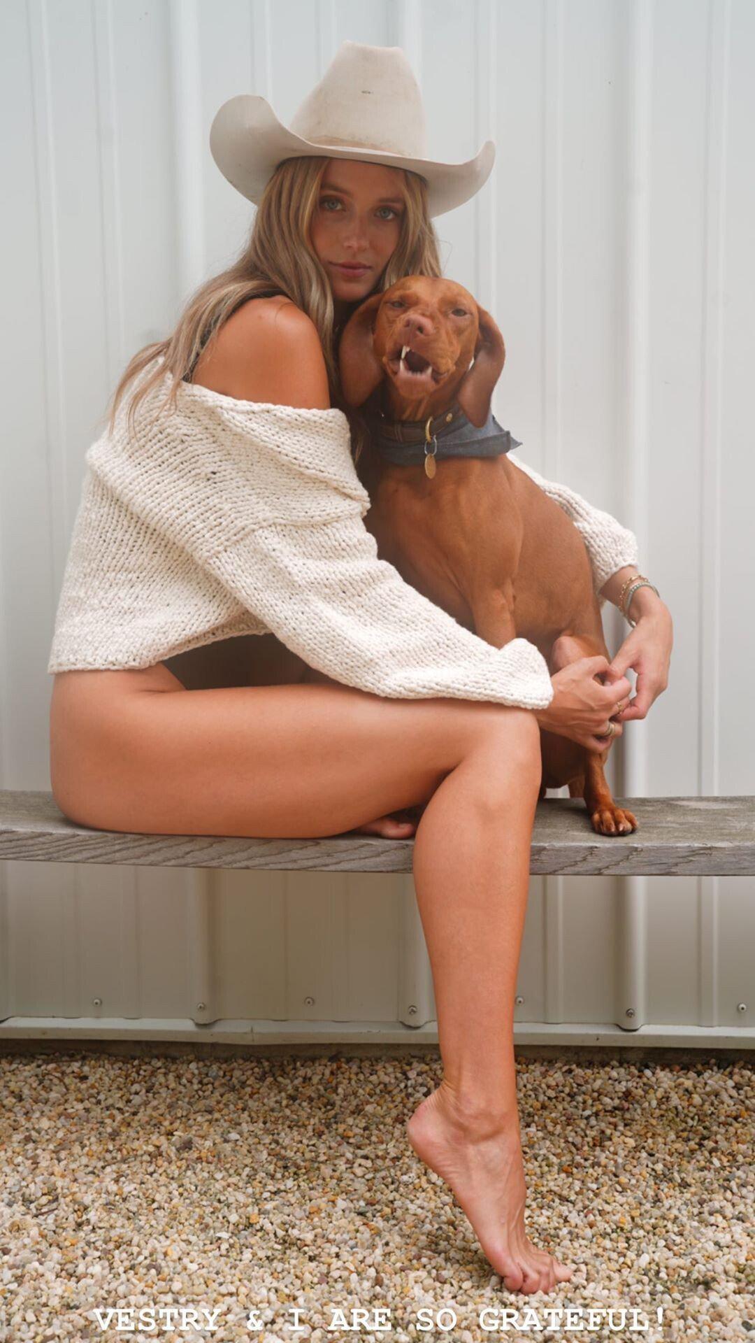 Kate Bock And A Cute Puppy Feet Toes Footfetis