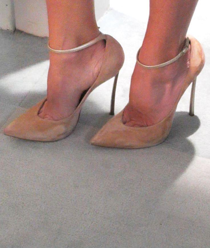 Kelly Ripa Showing Her Ankle Strap High Heels Feet Toes Footfetis