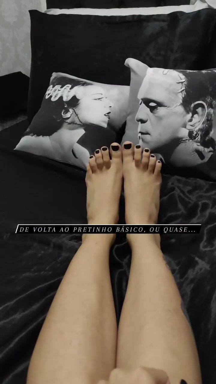 Lana Burns Feet