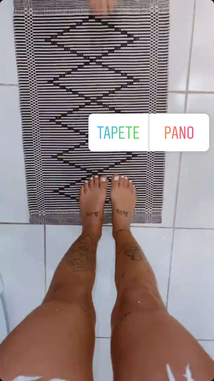 Laryssa Bottino Feet