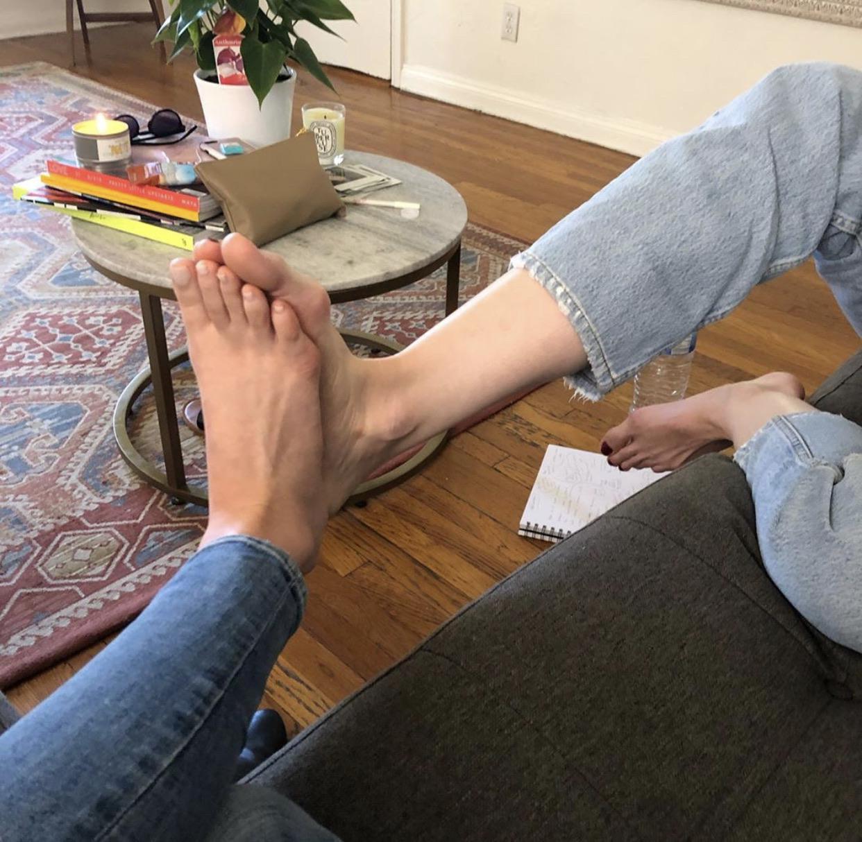 Lauren Lapkus Alexi Wasser Feet Toes Footfetis