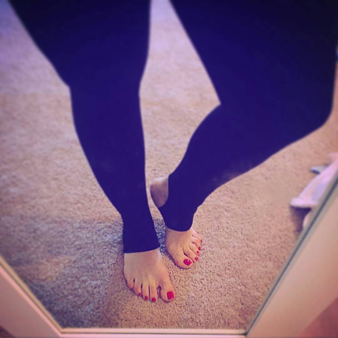 Leeshields11 She Knows Red Toes Fee