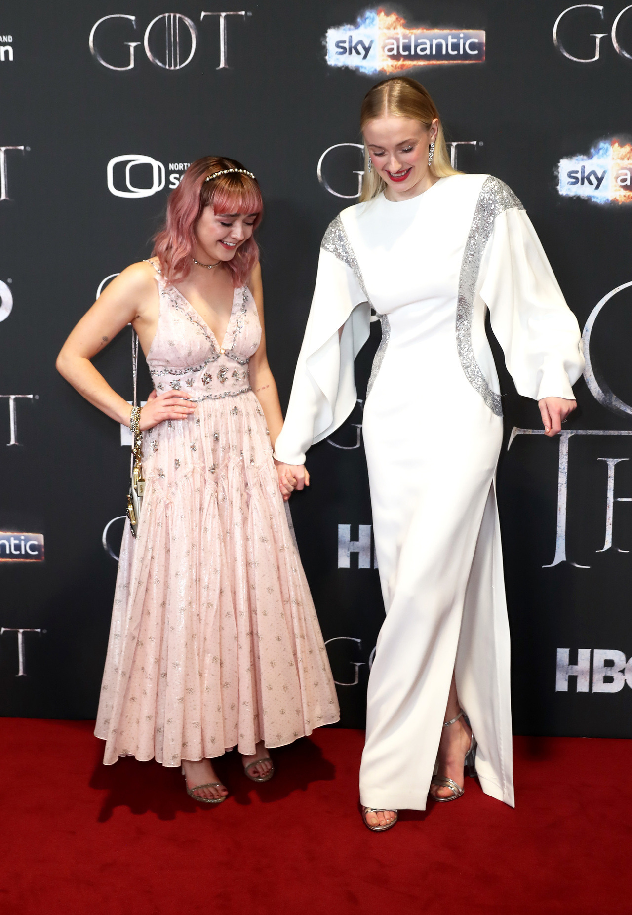 Maisie Williams And Sophie Turner Feet Toes Footfetis