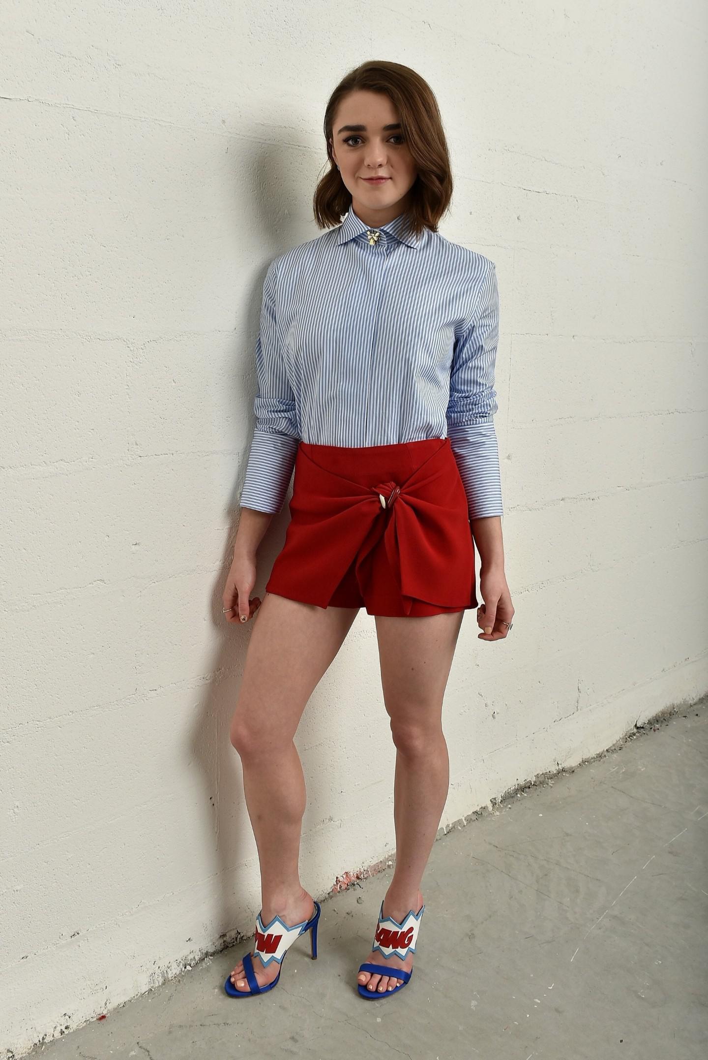 Maisie Williams Cute Little Toes Feet Toes Footfetis