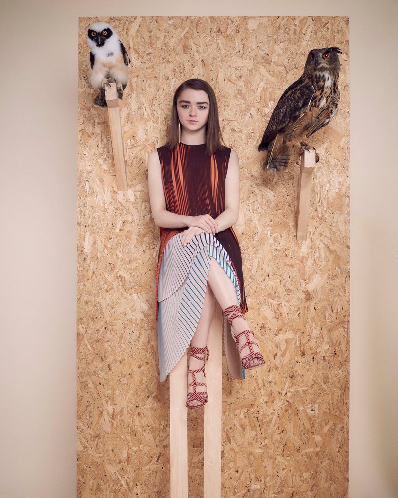 Maisie Williamswith Two Owls Okay Feet Toes Footfetis