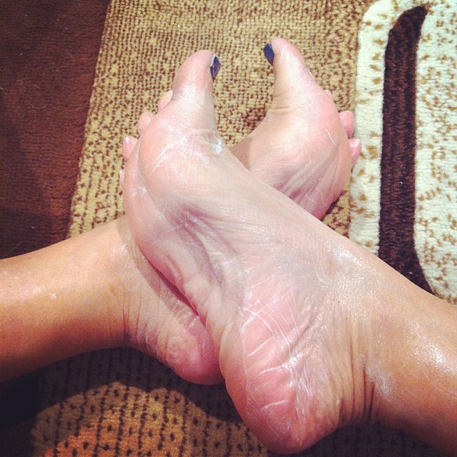 Massaging My Feet Green67