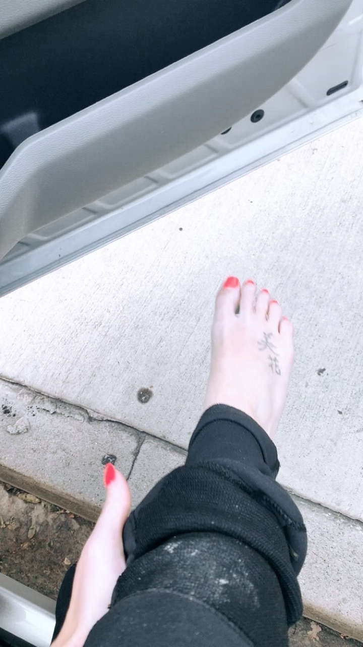 Mika Boorem Feet
