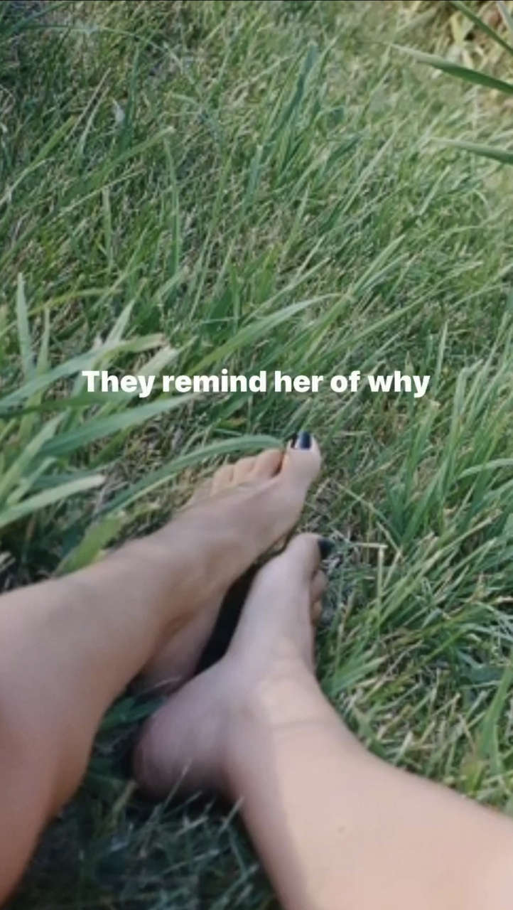 Mikaela Hoover Feet