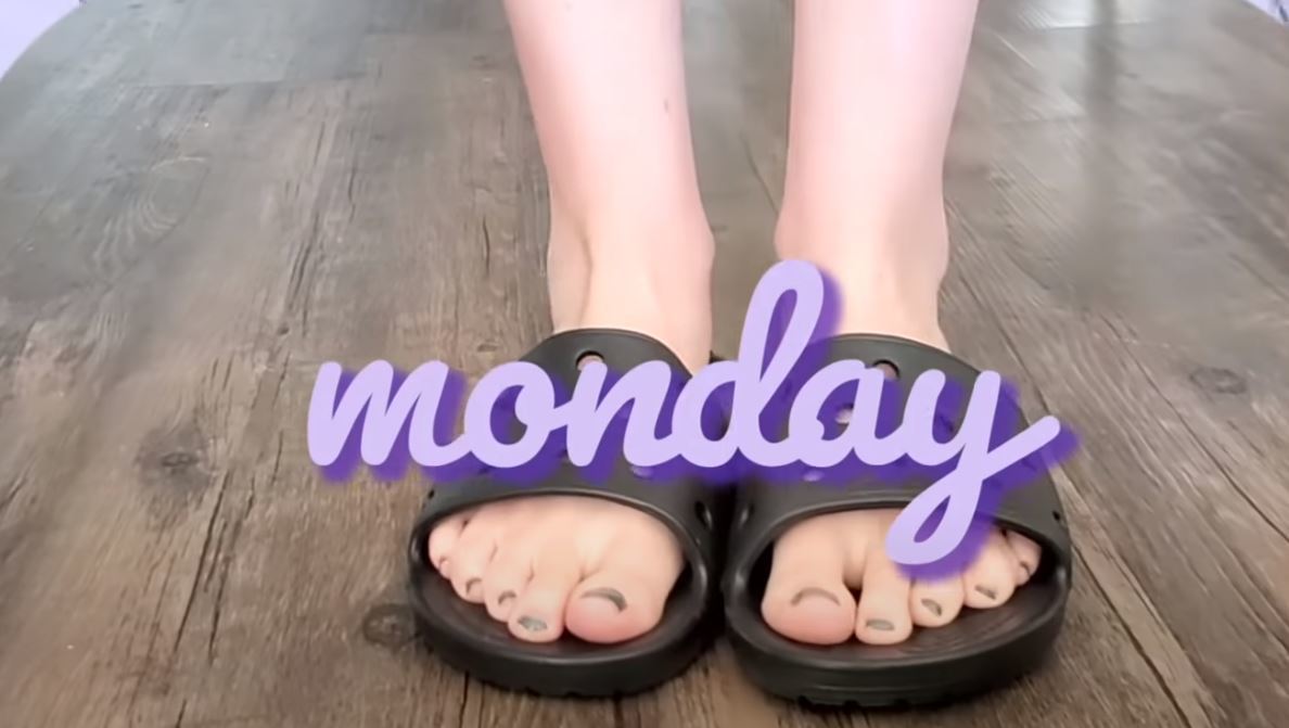 Molly Burke Feet