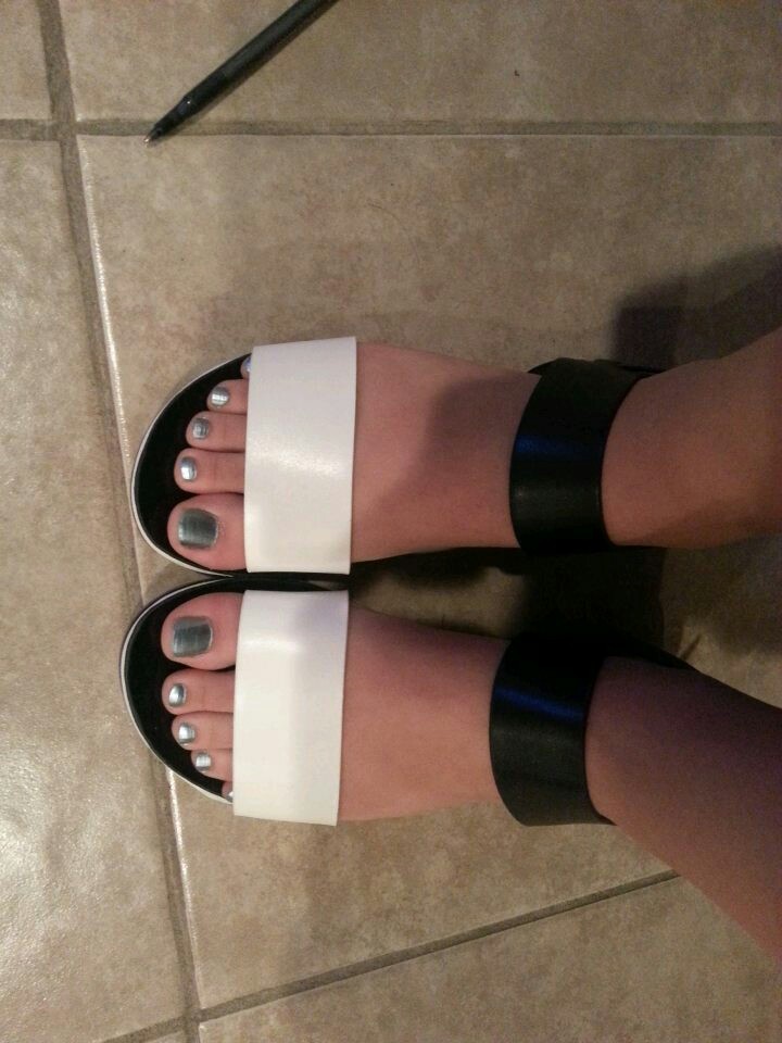 My Friend Send Me This To Show Off Her Shoes And Feet Toes Footfetis