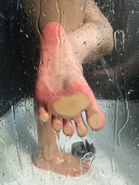 My Sexy Wet Soles Against The Glass In The Shower Fee
