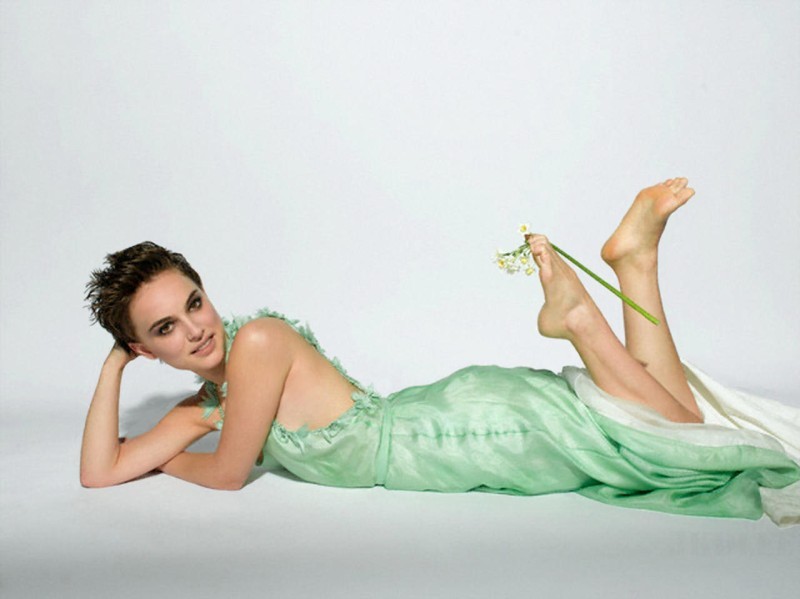 Natalie Portman In Appreciation Of Female Feet