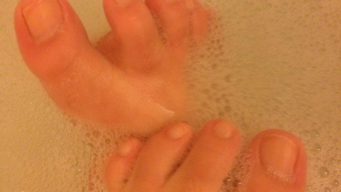 Natural Toes Peeking Out Of The Water Via Feet Toes Footfetis