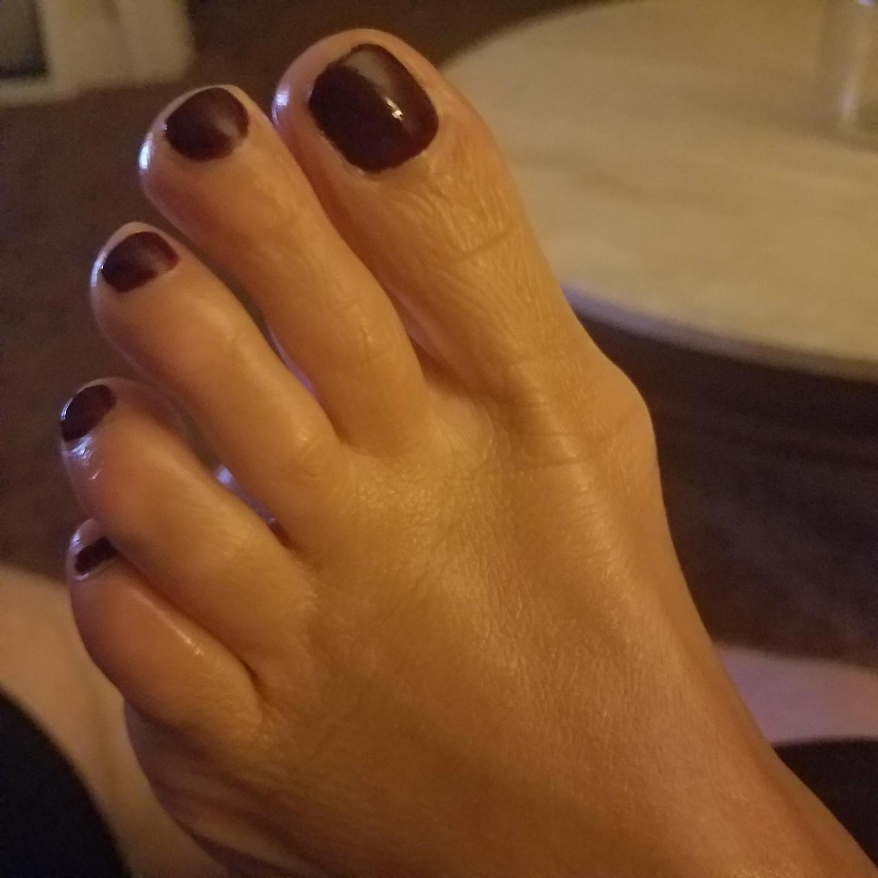 Oily Fall Toes Feet Toes Footfetis