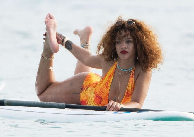 Rihanna In Appreciation Of Female Feet Arche