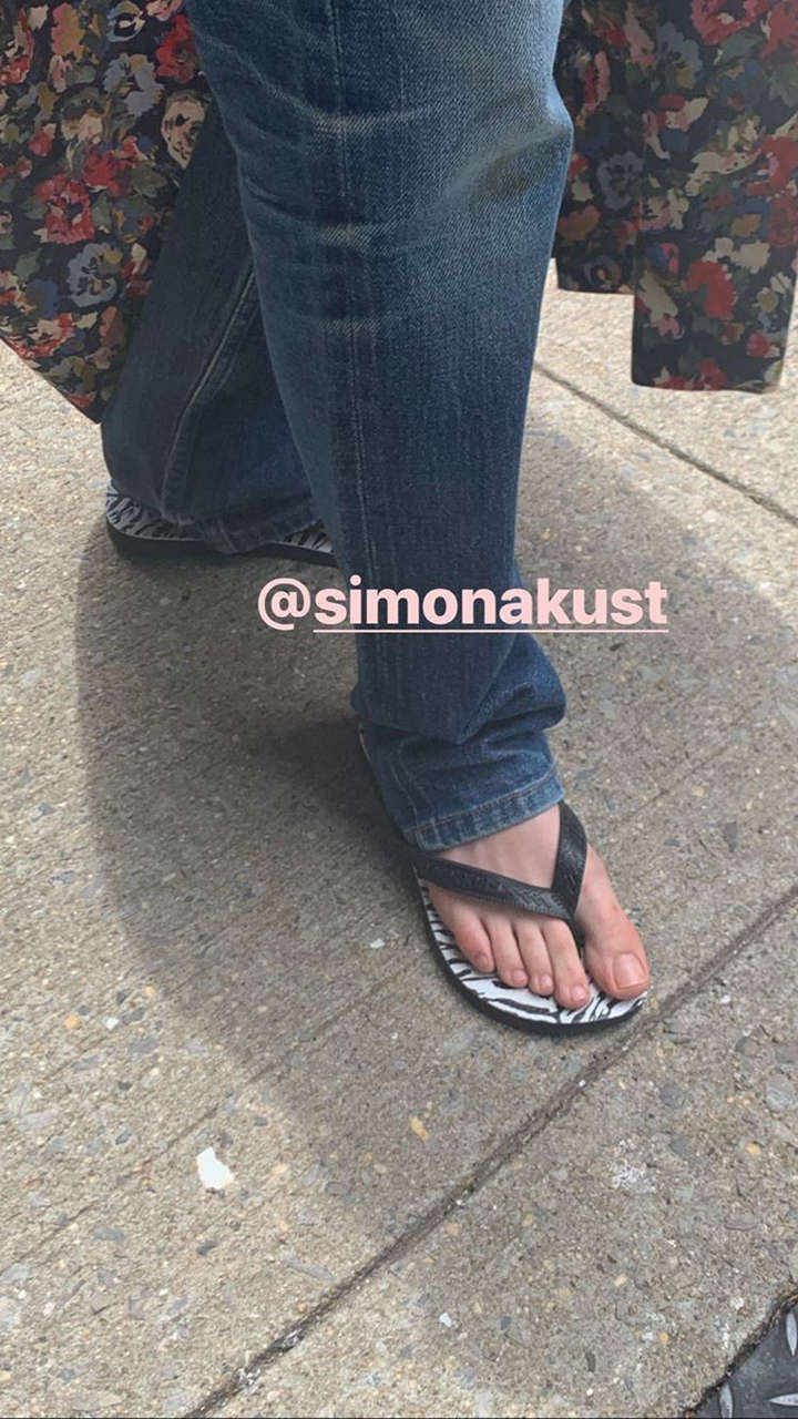 Simona Kust Feet
