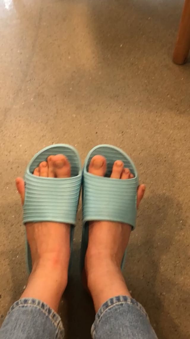Simona Kust Feet