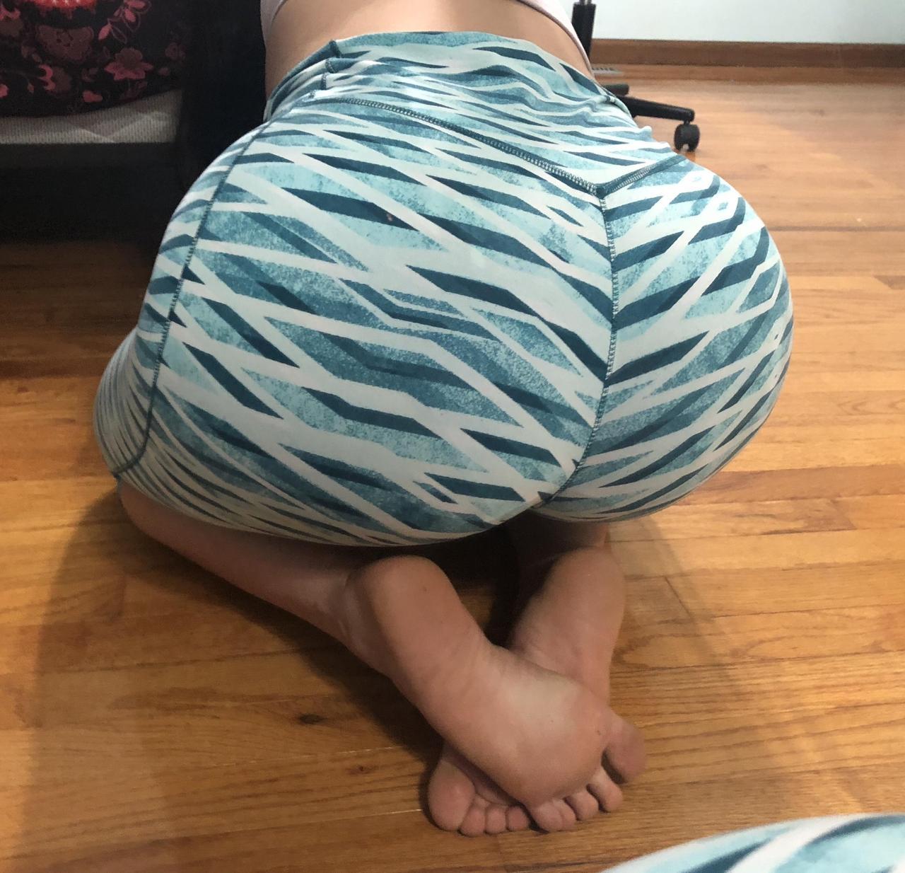 Sweaty Soles And A Juicy Booty Fee