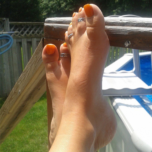 Tanning Feet Heidimiss
